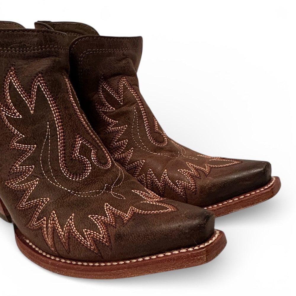 Ariat Women’s Size 6.5 Dixon Weathered Ankle Western Bootie Cut Out Side Panels - Picture 2 of 11